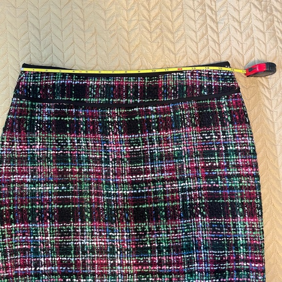 Like new! Colorful Talbots plaid skirt, sz 8; pairs well with bright cardigans - Picture 4 of 8